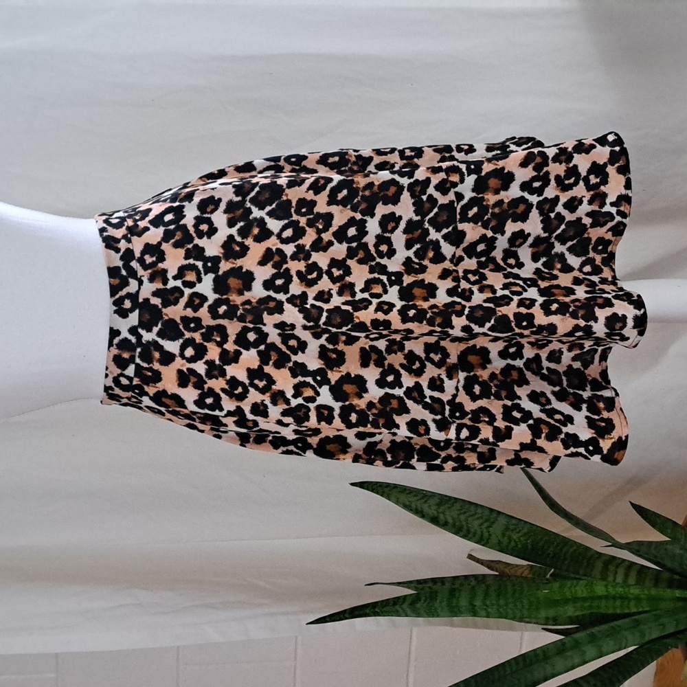 H&M leopard print swingy midi circle skirt sz0-2